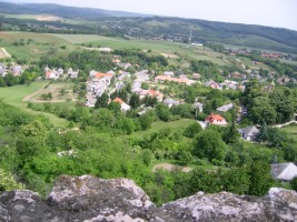 Bakony, Csesznek - szgletes vr a kerekerd kzepn 